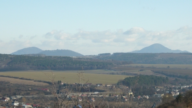 ...a vidíme (Stráže, Šariš hrad)...